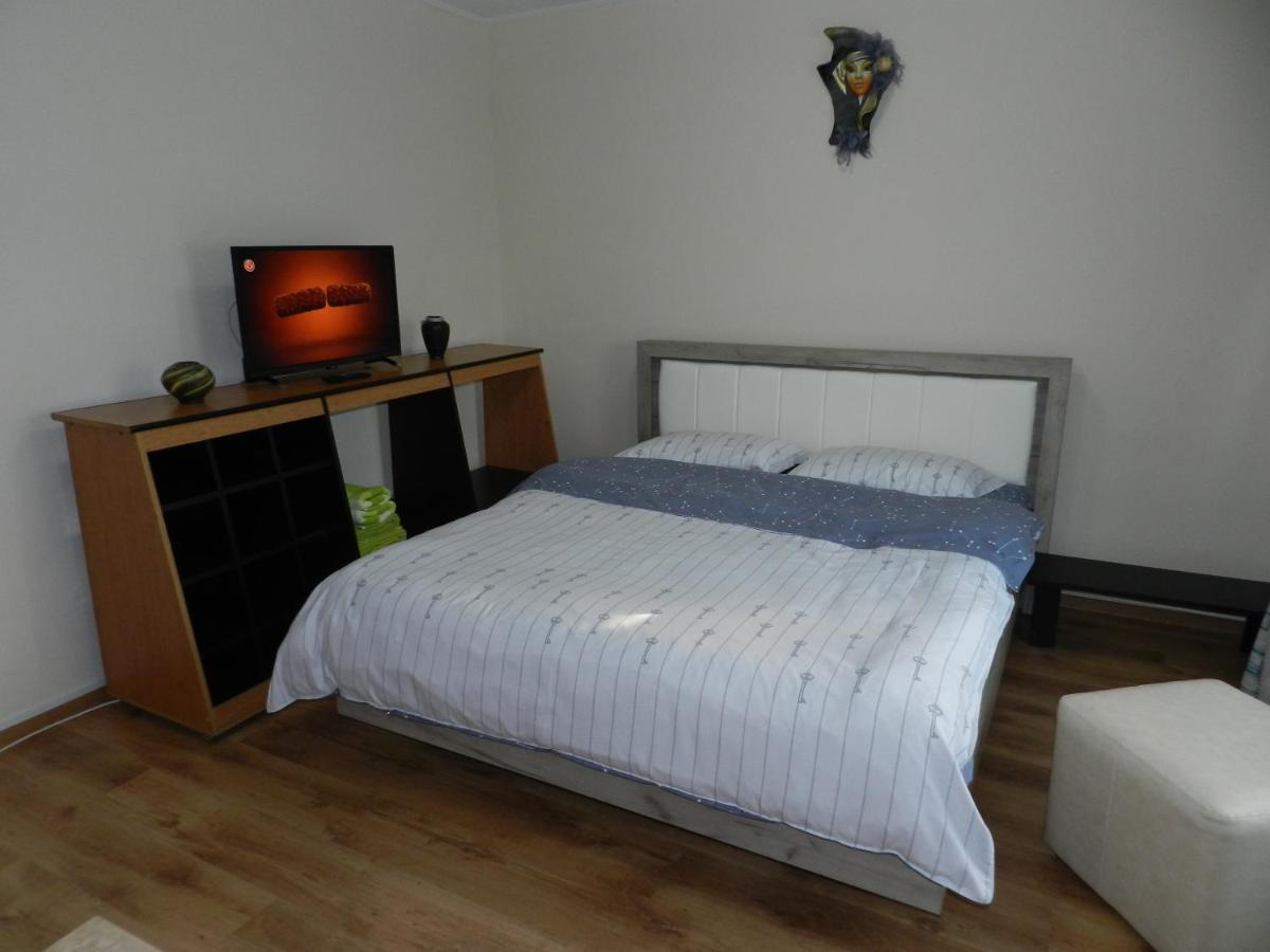 Apartament Cristina Cu Doua Dormitoare & Balcon & Parcare Proprie Onesti Zewnętrze zdjęcie