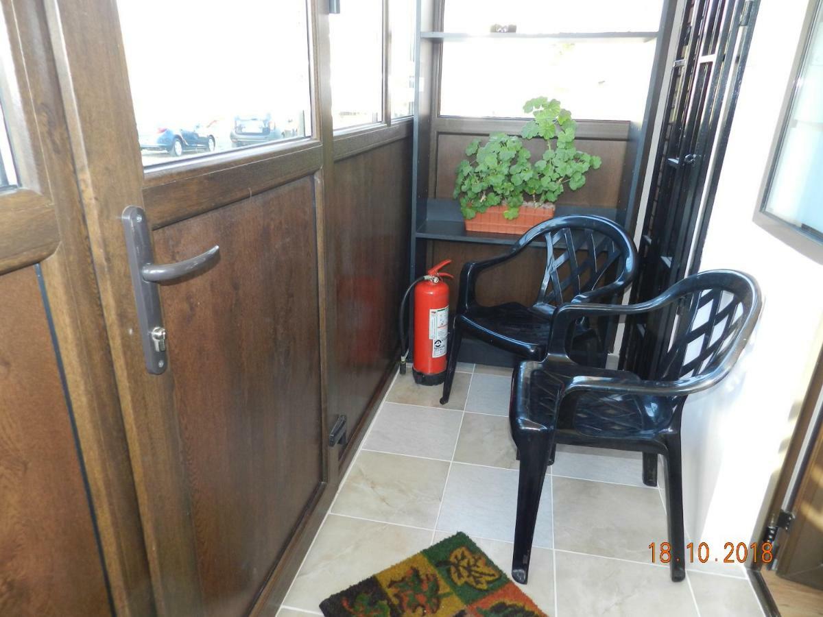 Apartament Cristina Cu Doua Dormitoare & Balcon & Parcare Proprie Onesti Zewnętrze zdjęcie